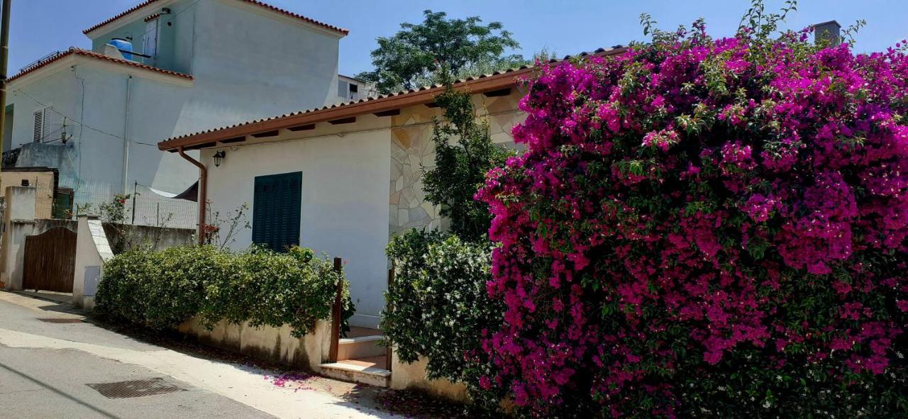 8 Via V. Monti Villa Loiri Porto San Paolo Luaran gambar